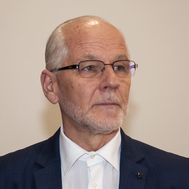 Dr. Sead Seljubac