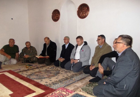 Muftije Fazlović i Pašalić u džamiji na Kušlatu