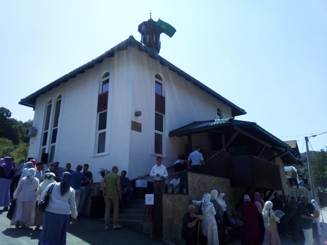 Svečano otvorena Svijetla džamija u tuzlanskom džematu Slavinovići
