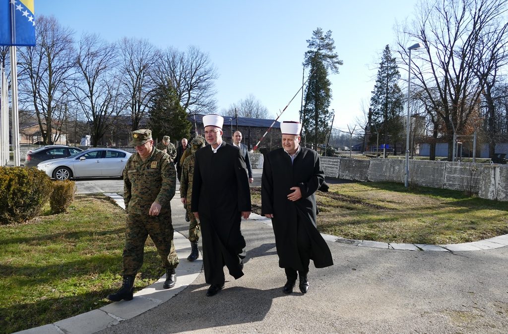 Tuzlanski i Vojni muftija posjetili kasarnu Oružanih snaga Bosne i Hercegovine na Dubravama: Potvrđena dobra saradnja muftijstava
