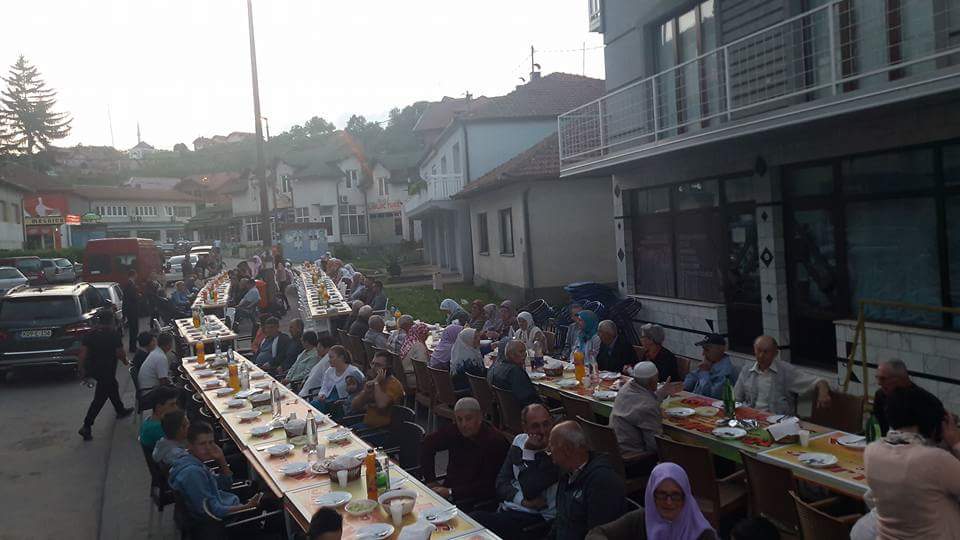 Iftar na čaršiji u Čeliću