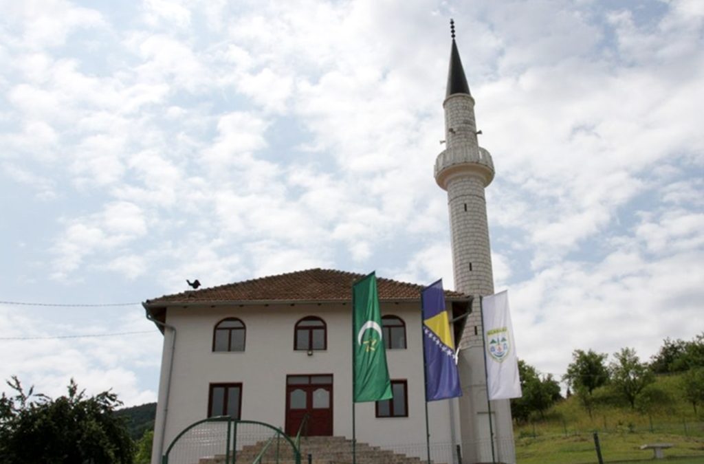 Svečano otvorena džamija u kladanjskom džematu Ravne