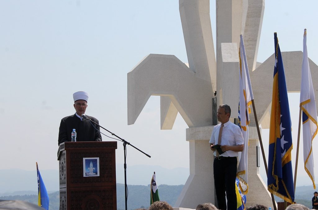 Obilježena prva godišnjica od izgradnje spomenika “Ljiljan” u Gradačcu
