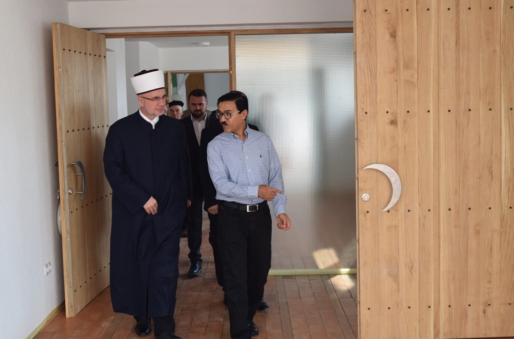 Ambasador Mominah i muftija Fazlović posjetili džamiju i edukativni centar u Dubnici (MIZ Kalesija)