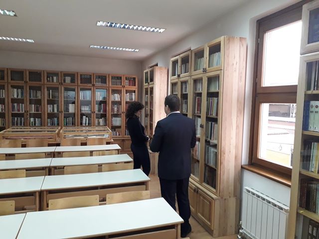 Ministrica Vojinović posjetila biblioteku Behram-beg