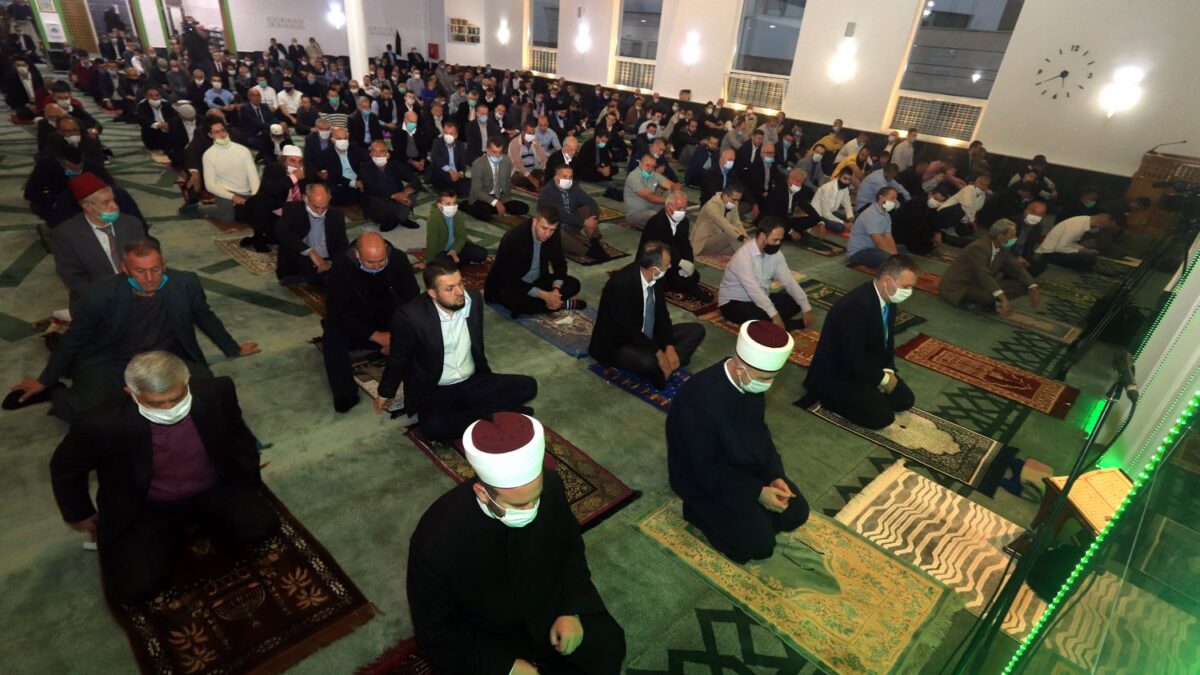 Centralna bajramska svečanost u Džamiji Kralj Abdullah u Tuzli (FOTO)