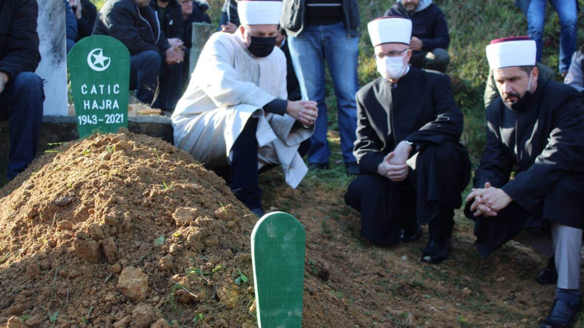 Srebrenica: Klanjana dženaza majci Hajri Ćatić