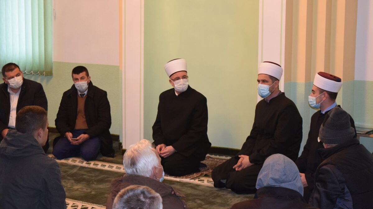 Muftija Fazlović posjetio džematlije u Dobraku (MIZ Srebrenica)