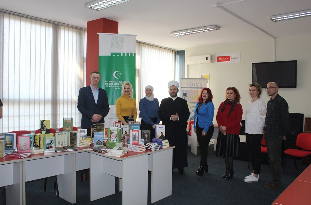 Medžlis Islamske zajednice Tuzla školama poklonio 510 knjiga