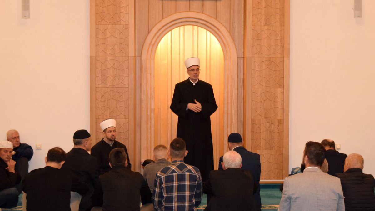 Muftija Fazlović na iftaru i teravih-namazu u Bratuncu