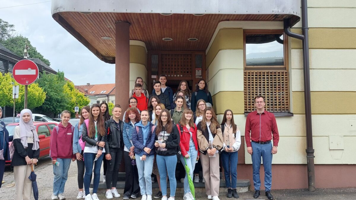Biblioteka Behram-beg: Posjete učenika Srednje medicinske škole Tuzla