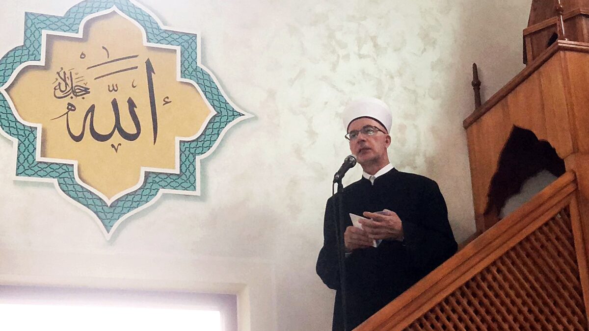Muftija Fazlović održao hutbu u tuzlanskom džematu Simin Han
