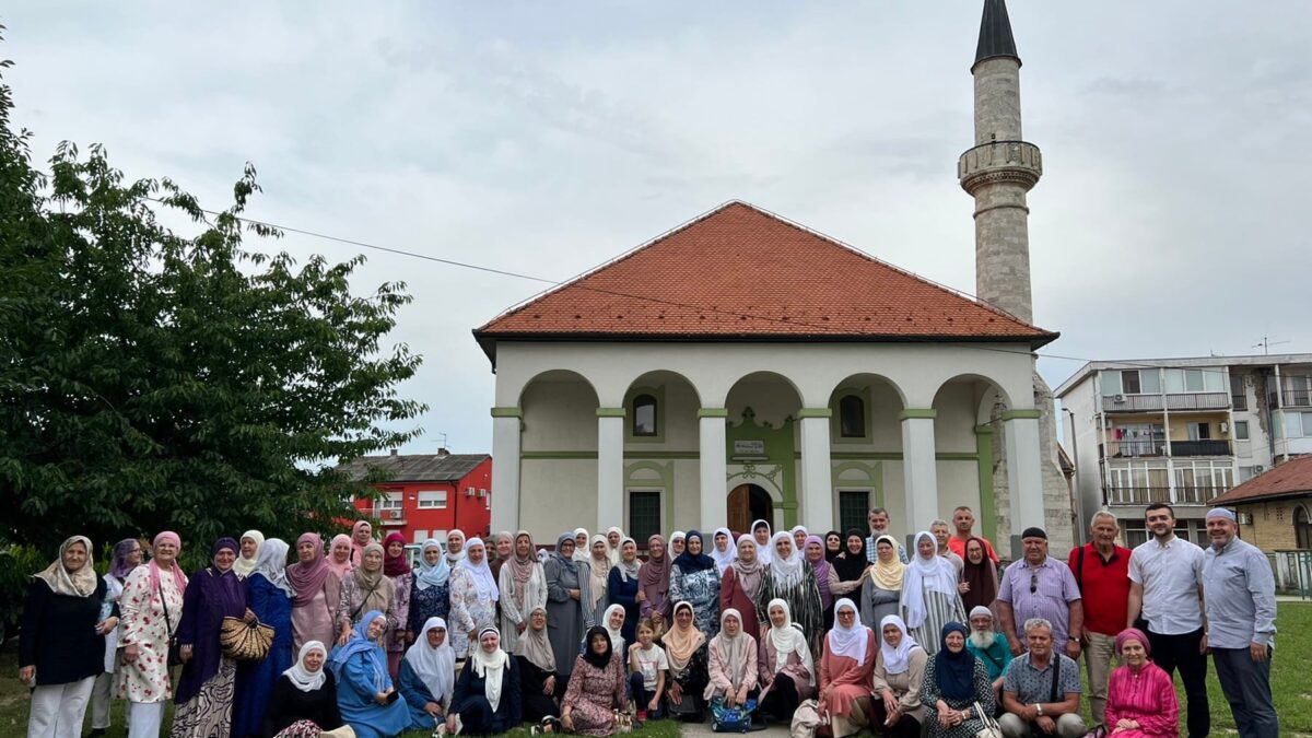 Gosti iz Travnika posjetili Azizija džamiju u Orašju