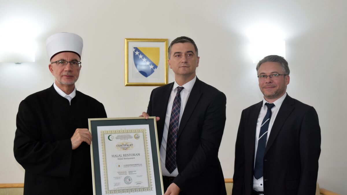 Uručen halal certifikat za restoran Behram-begove medrese u Tuzli