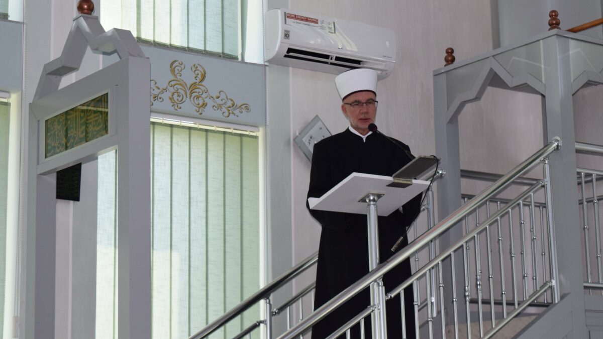 Muftija Fazlović održao hutbu u kalesijskom džematu Međaš