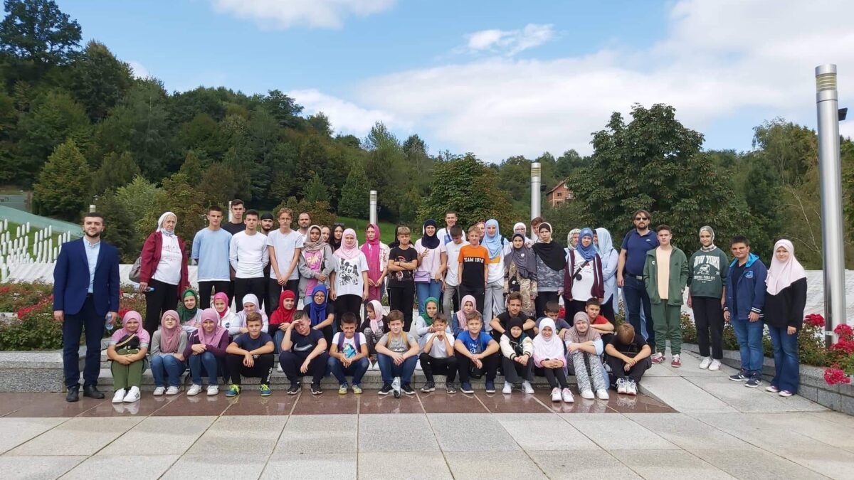 Polaznici mektepske pouke i mladi iz Orašja posjetili Srebrenicu