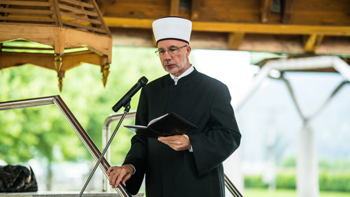 Muftija Fazlović održao hutbu na musalli šehitluka u Potočarima