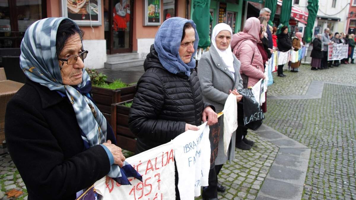 Okupljanje majki i žena Srebrenice i Podrinja