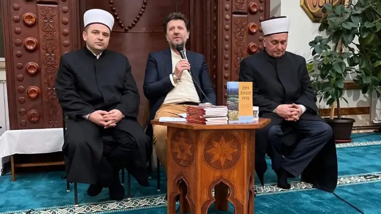 Srebrenik: Održana tribina i promocija knjige