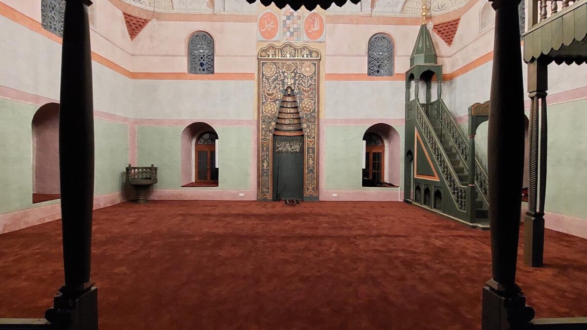 Gradačac: Završena rekonstrukcija unutrašnjosti džamije Husejnije