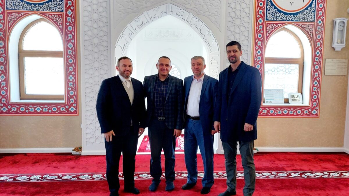 Delegacija Muftijstva tuzlanskog posjetila hafiza Amira Mahića