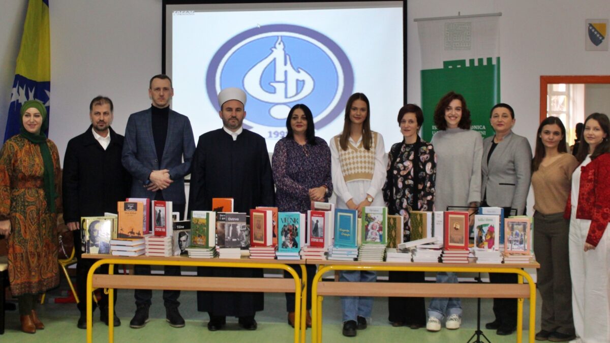 Medžlis Tuzla poklonio školama 500 knjiga