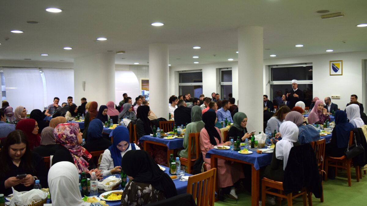 Iftar za mlade s područja Muftiluka tuzlanskog