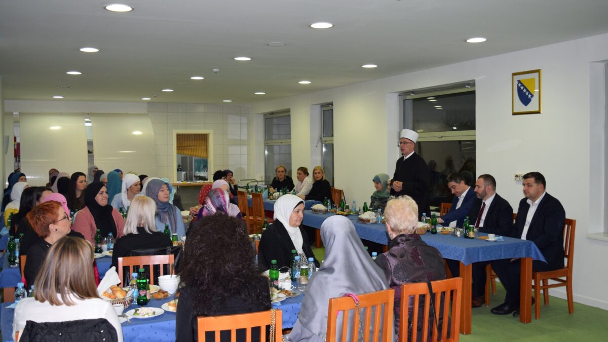 Na tradicionalnom iftaru za Bošnjakinje istaknuta briga o porodici i porodičnim vrijednostima