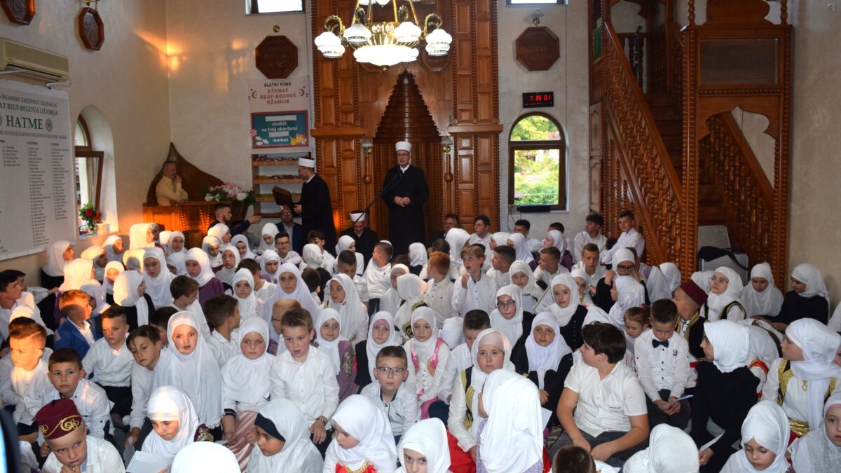 Gradačac: Hatma dova polaznika mektepske pouke u džematu Reuf-begove džamije