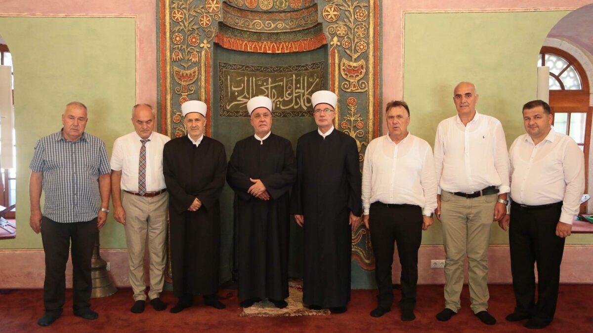 Reisul-ulema i muftija tuzlanski obišli restauriranu Husejnija džamiju u Gradačcu