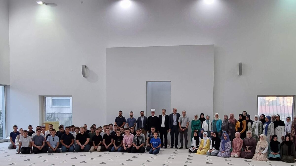 Učenici Medrese “Reis Ibrahim-ef. Maglajlić” posjetili Tuzlu i Srebrenicu