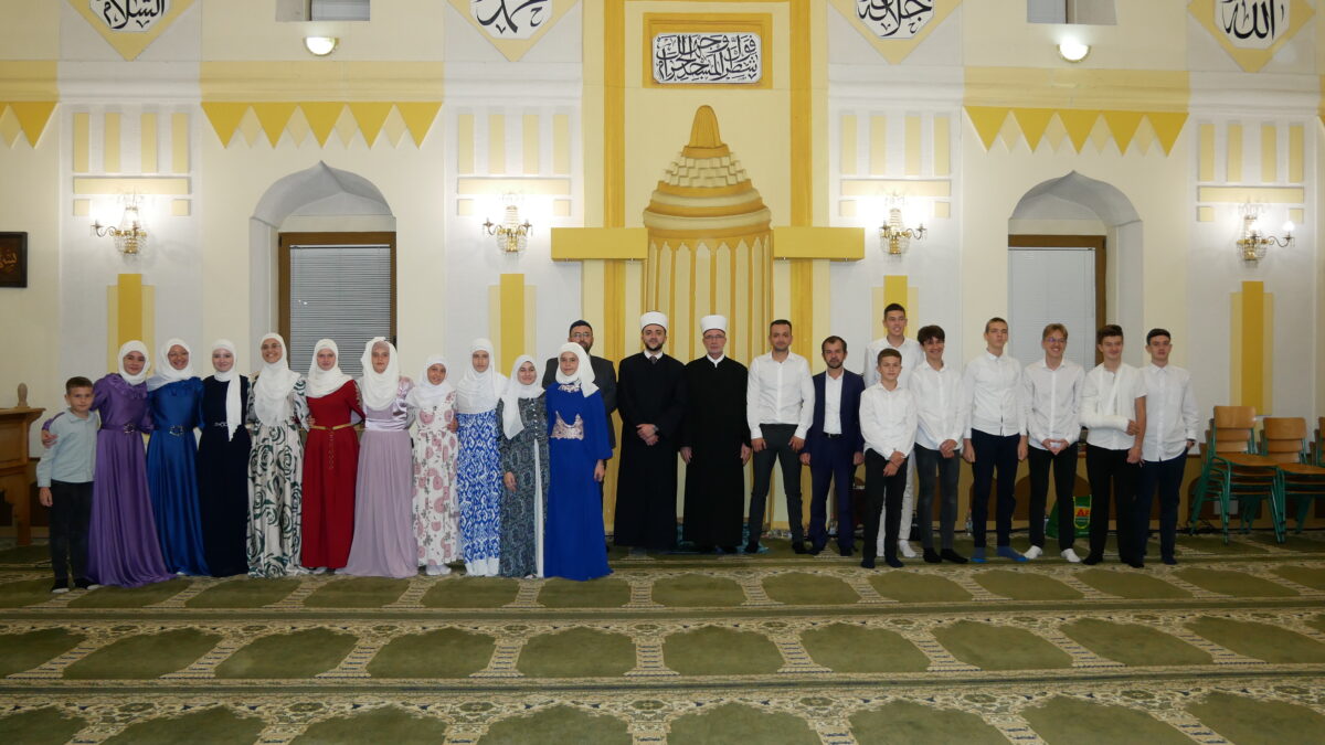 Muftija Fazlović na svečanosti u Orašju: Mekteb je osnovna škola islama u kojoj se oplemeni duša evlada