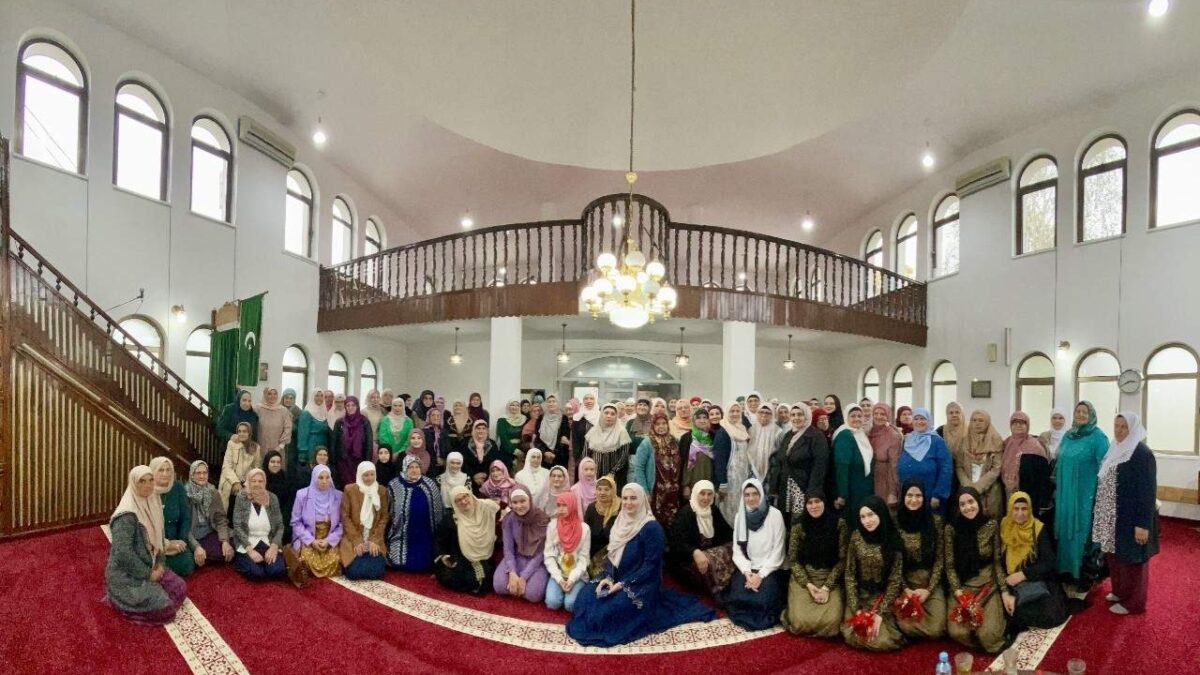 MIZ Tuzla: Centralna mevludska svečanost za žene u Bijeloj džamiji