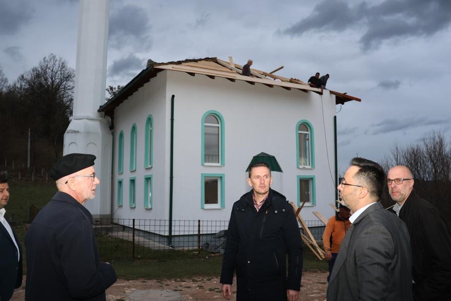 Vjetar oštetio krov na džamiji u Pomolu (MIZ Vlasenica)