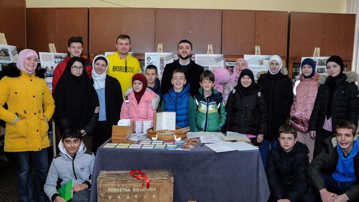 Polaznici mektepske pouke posjetili Narodnu biblioteku u Orašju