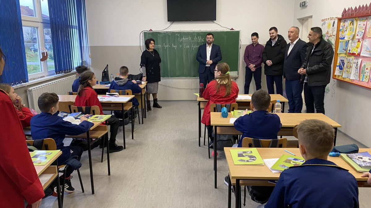 MIZ Puračić: Džemat Devetak pomogao opremanje učionica u OŠ Devetak