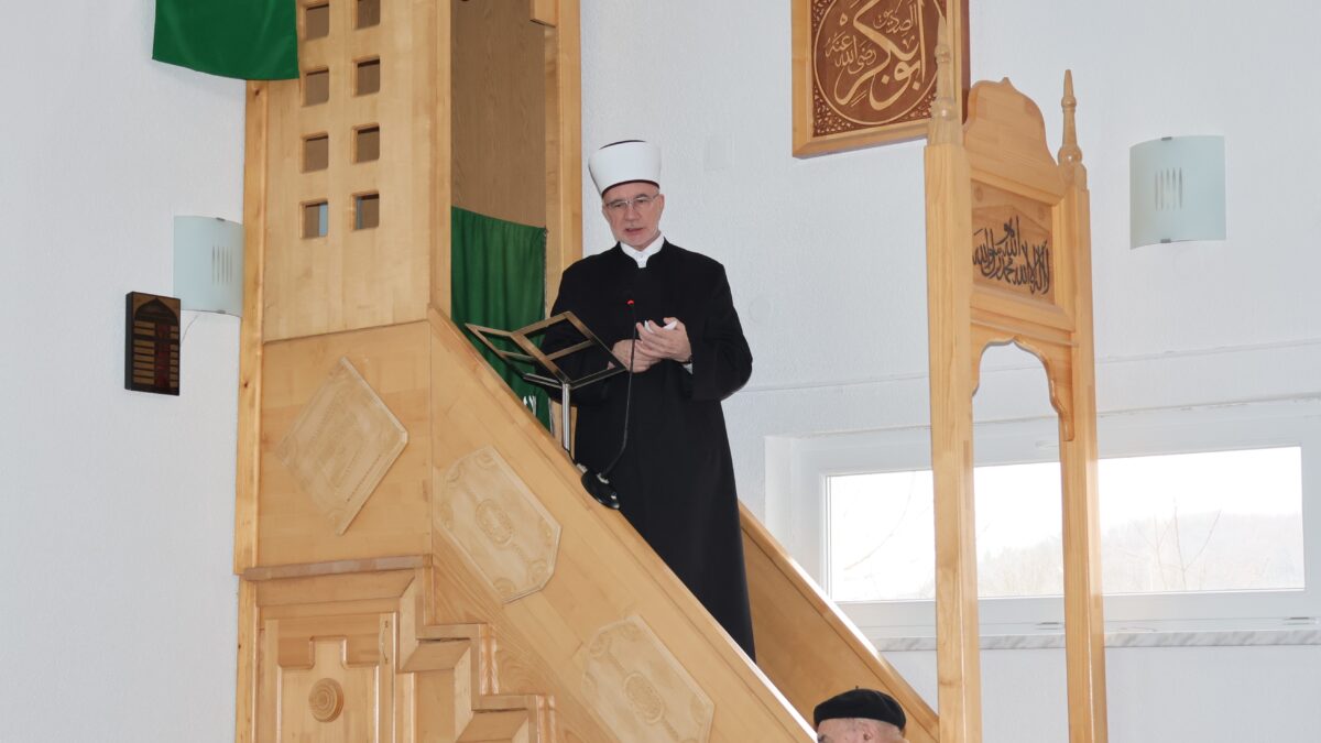 Muftija Fazlović kazivao hutbu u džematu Solina (MIZ Tuzla)