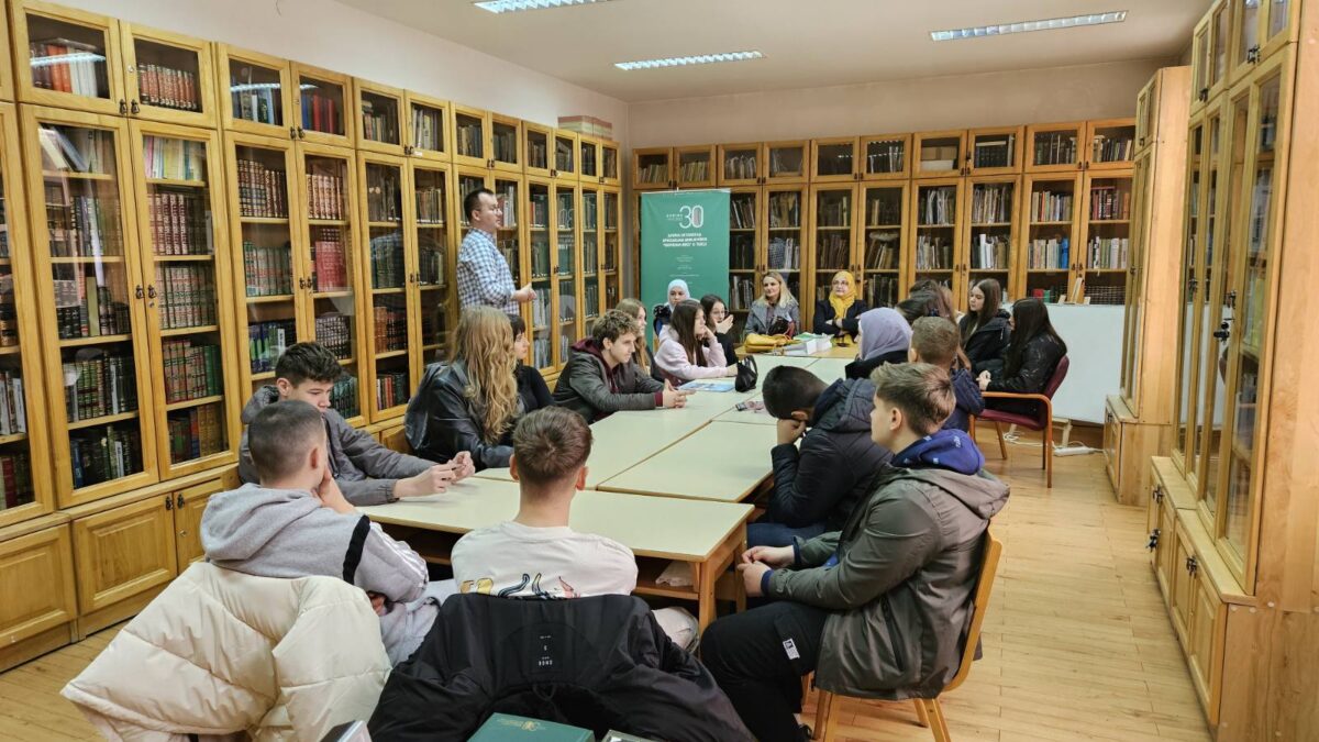 Učenici iz Živinica posjetili Biblioteku Behram-beg
