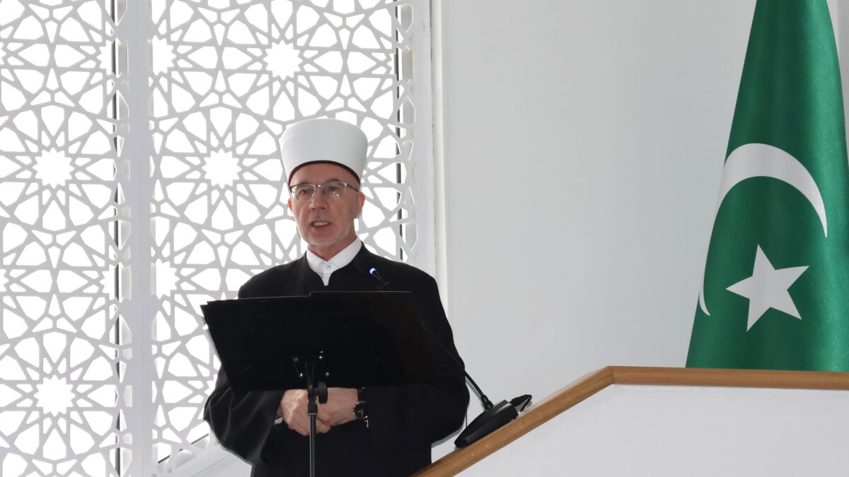 Muftija Fazlović održao hutbu u džamiji “Kralj Abdullah” u Tuzli