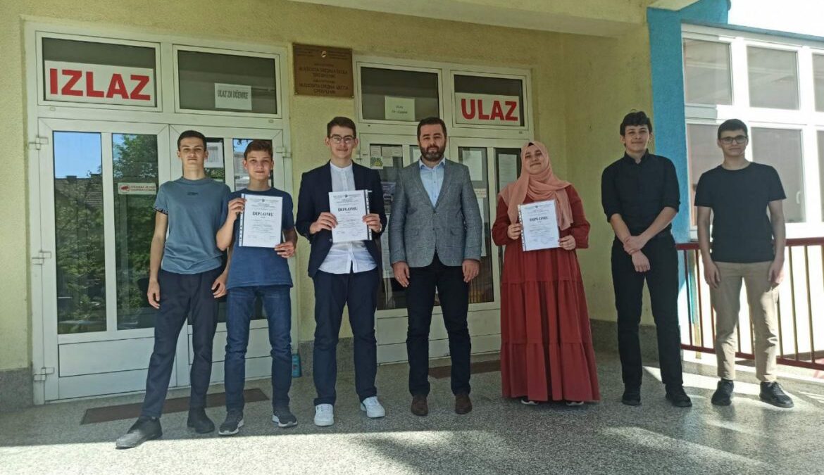 Učenici Behram-begove medrese peti put kantonalni šampioni iz fizike