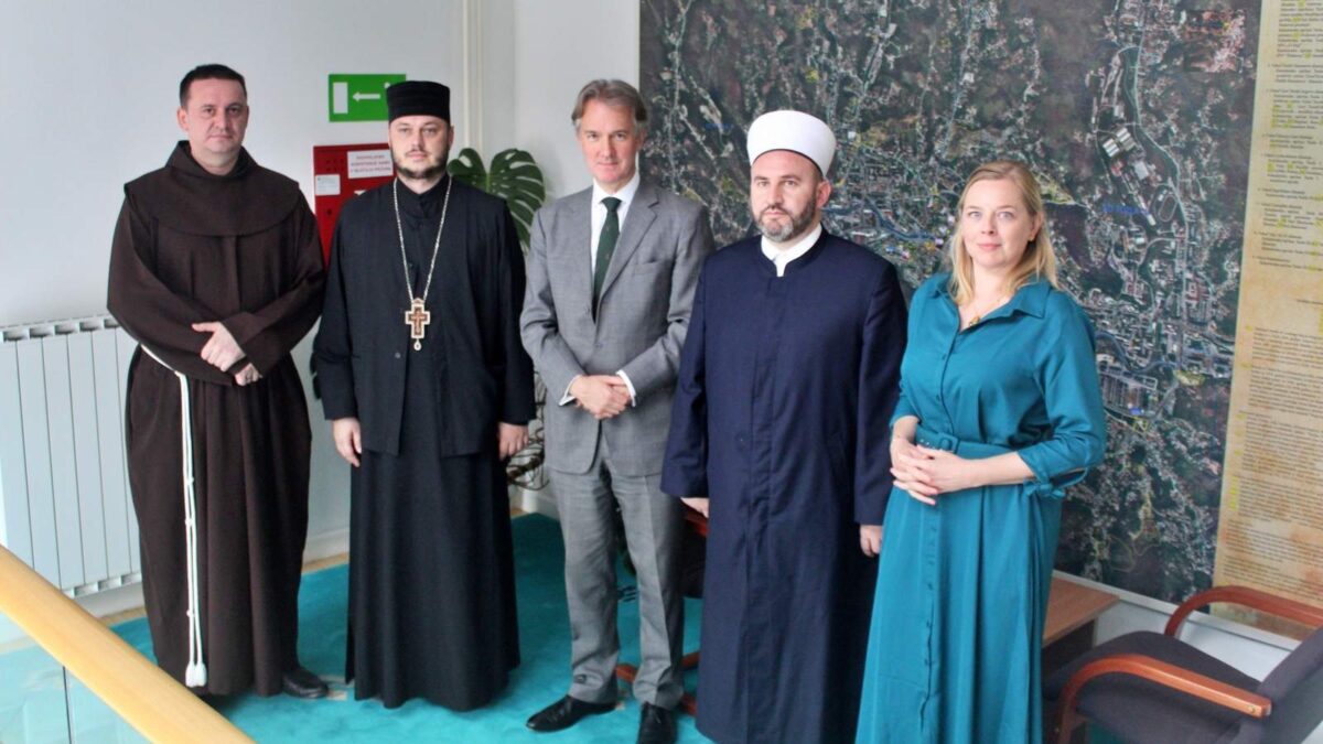 Ambasador Velike Britanije razgovarao s predstavnicima vjerskih zajednica u Tuzli