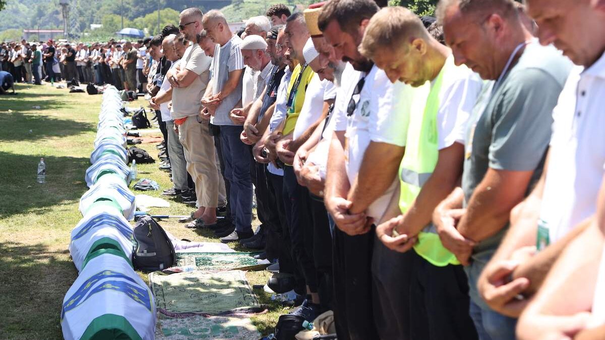 Potočari: Klanjana dženaza i obavljen ukop za 14 žrtava genocida