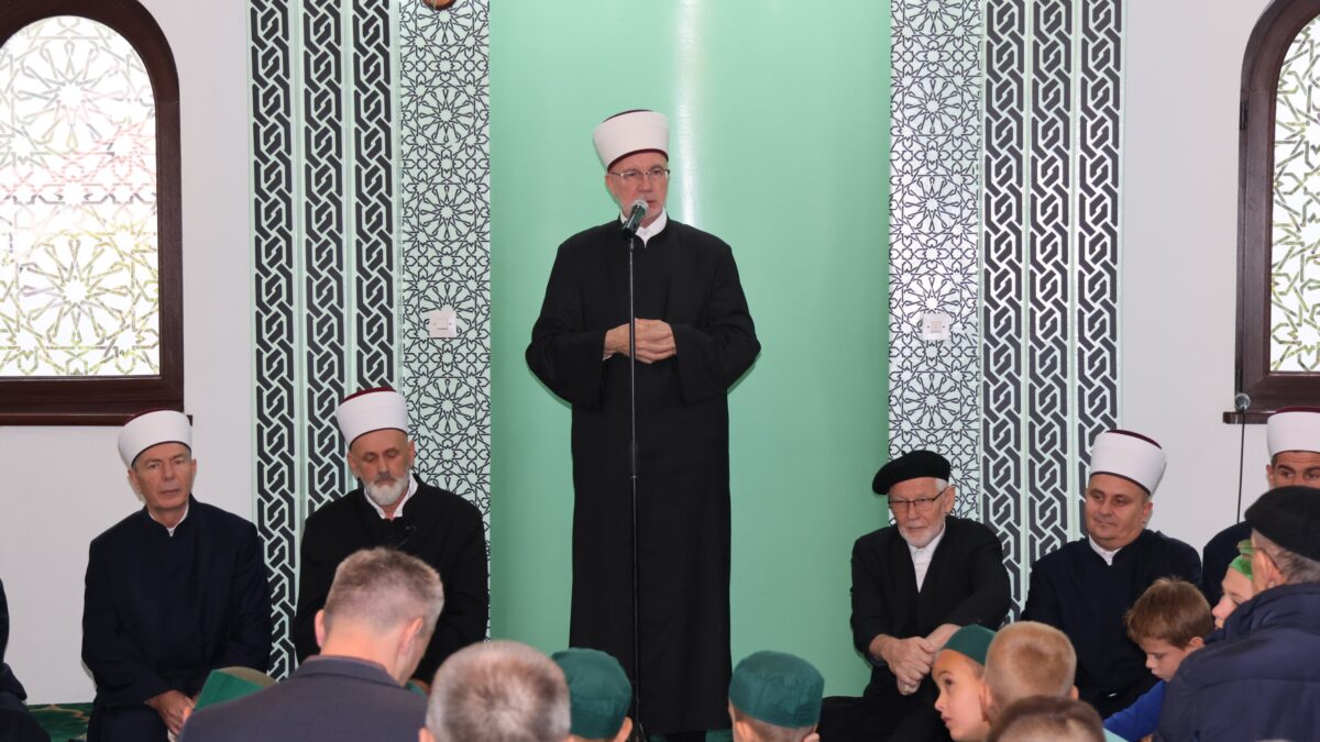 Muftija Fazlović na mevludu u Gornjoj Tuzli: Sačuvali smo svoju vjeru islam i domovinu Bosnu i Hercegovinu