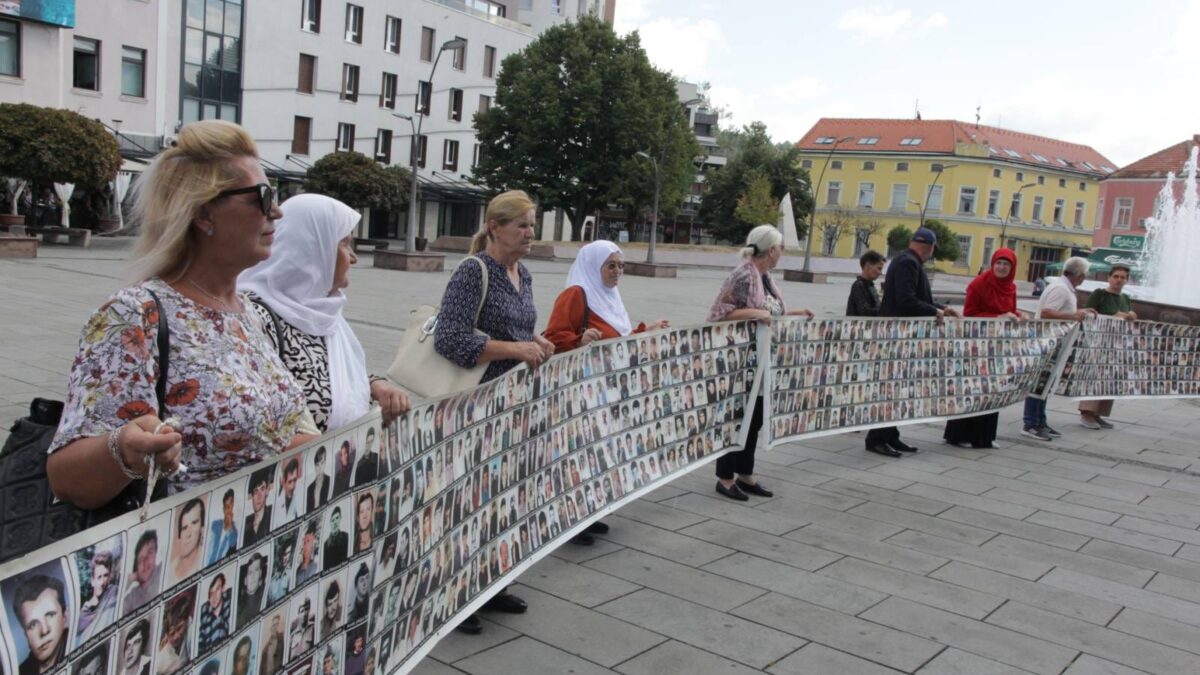 Kao i svakog 11. u mjesecu: Sjećanje na genocid nad Bošnjacima