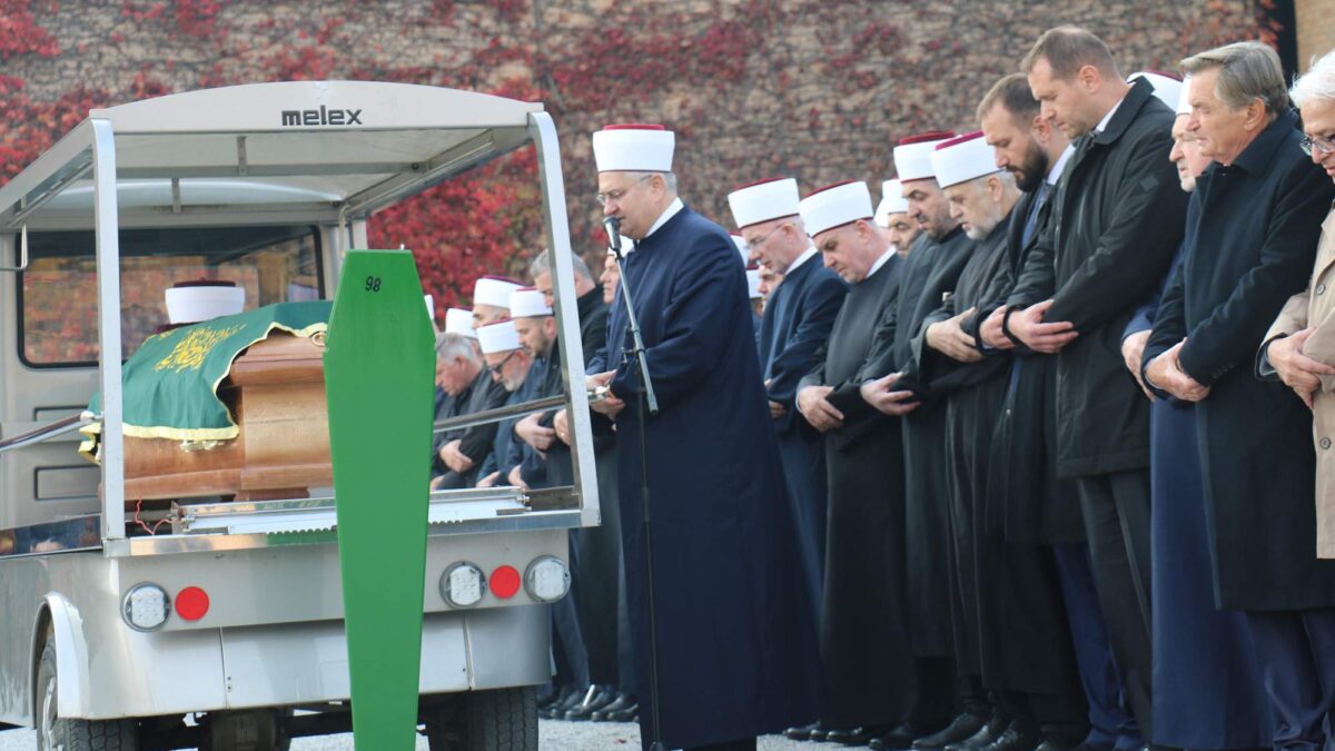 Klanjana dženaza muftiji Šefki-ef. Omerbašiću: Čovjek iza kojeg ostaje opće dobro