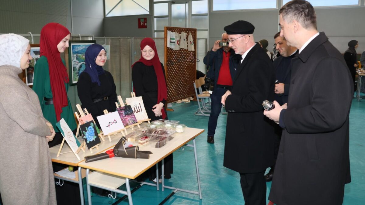 U Behram-begovoj medresi održan humanitarni bazar za Palestinu