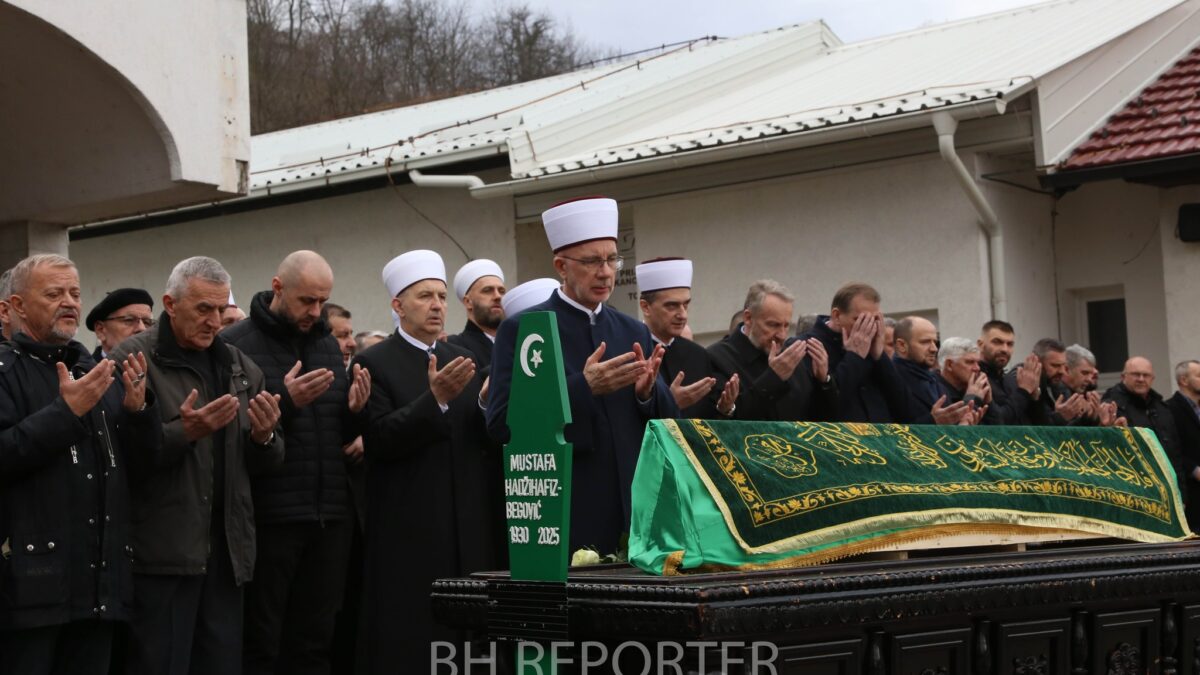 Klanjana dženaza rahmetli Mustafi Hadžihafizbegoviću