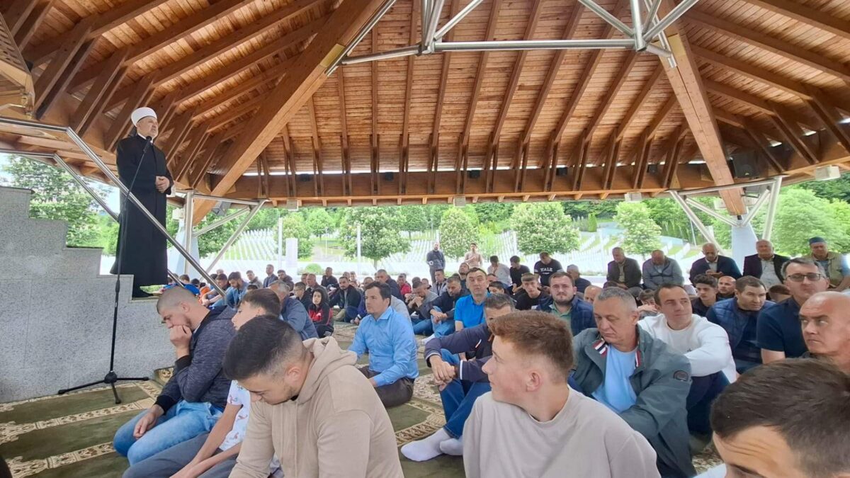 Muftija Grabus održao hutbu na musalli šehitluka u Potočarima