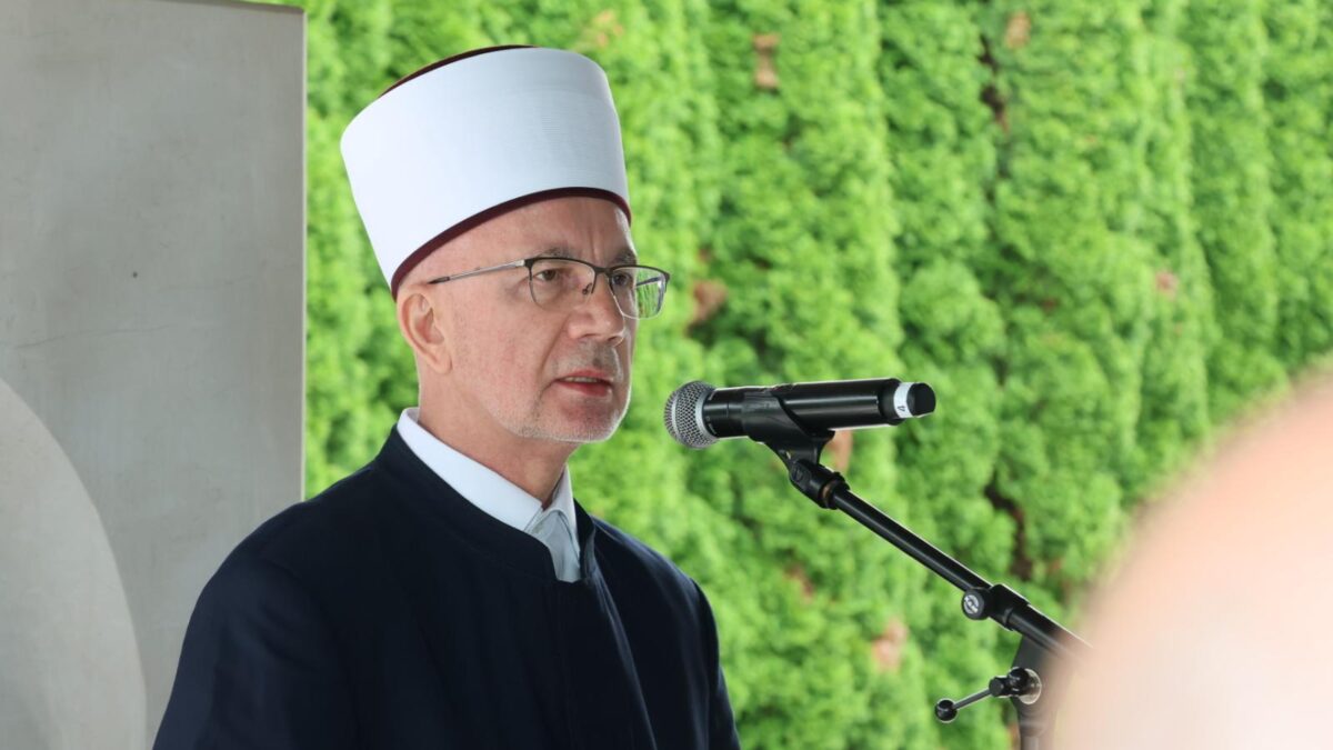 Muftija Fazlović u Bratuncu: Ne smiju nas pokolebati, a ne mogu nas iznenaditi svojim uvredama oni koji poriču genocid
