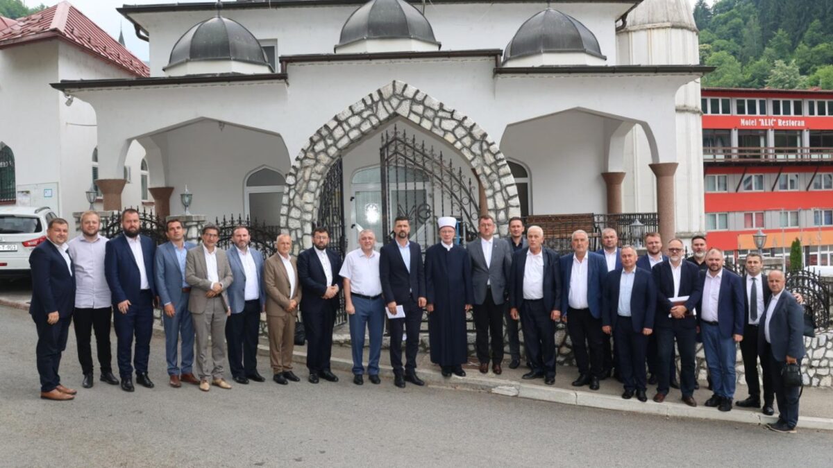 Povodom obilježavanja 30 godina od genocida: U Srebrenici održana sjednica Savjeta za vjerska pitanja Muftijstva tuzlanskog